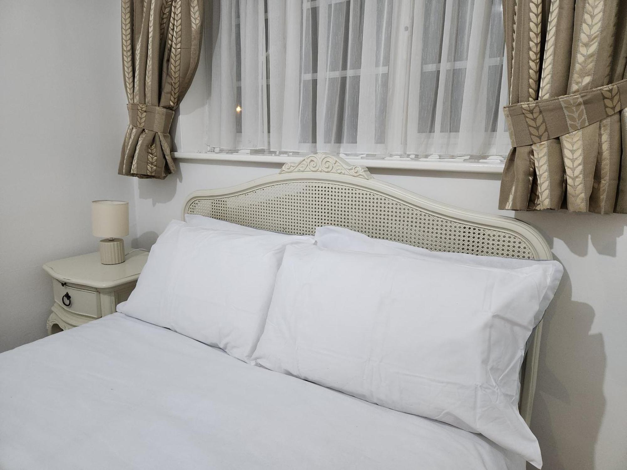 Elmdon House With 4 Spacious Bedrooms To Choose Birmingham Esterno foto