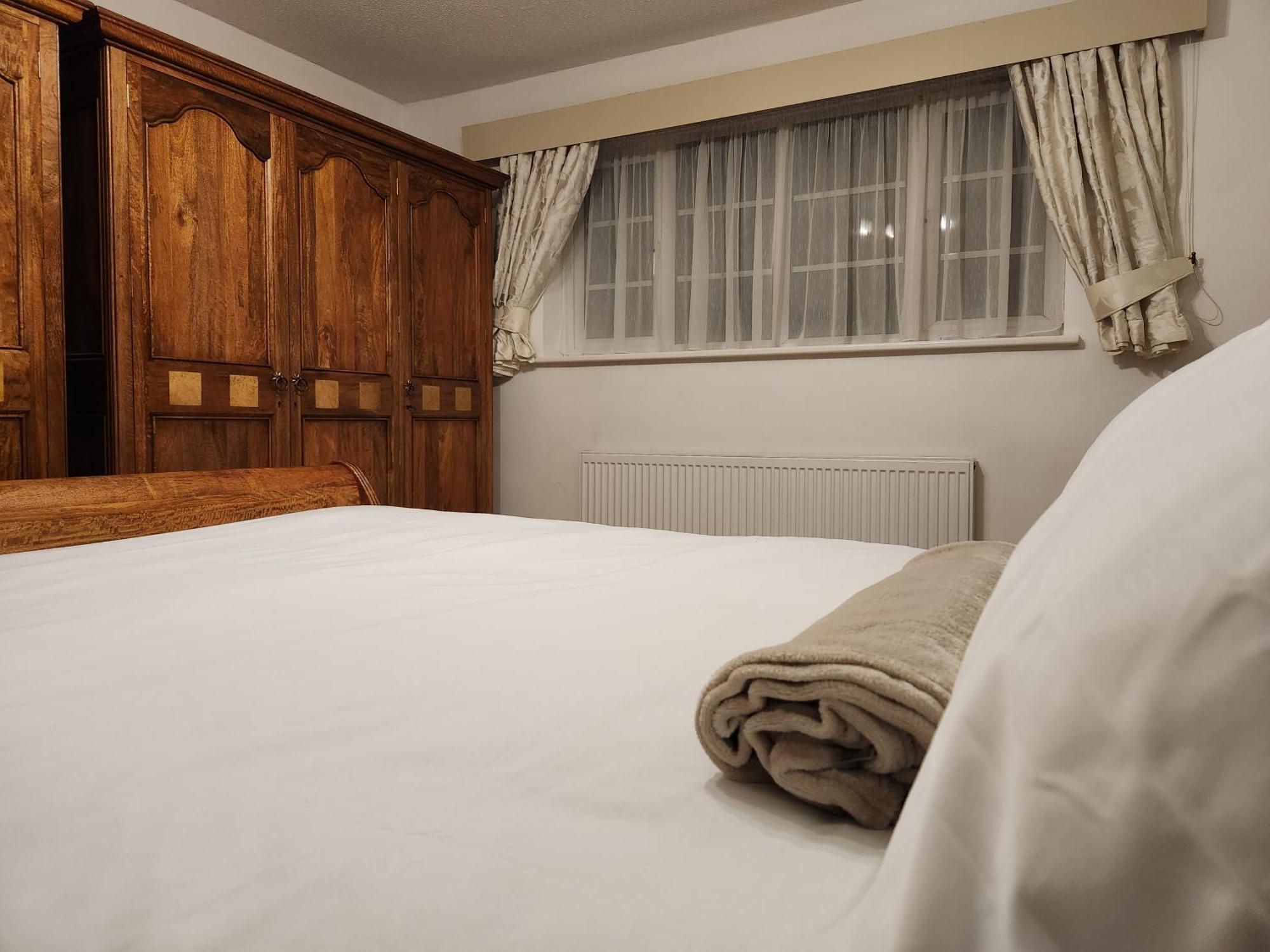Elmdon House With 4 Spacious Bedrooms To Choose Birmingham Esterno foto
