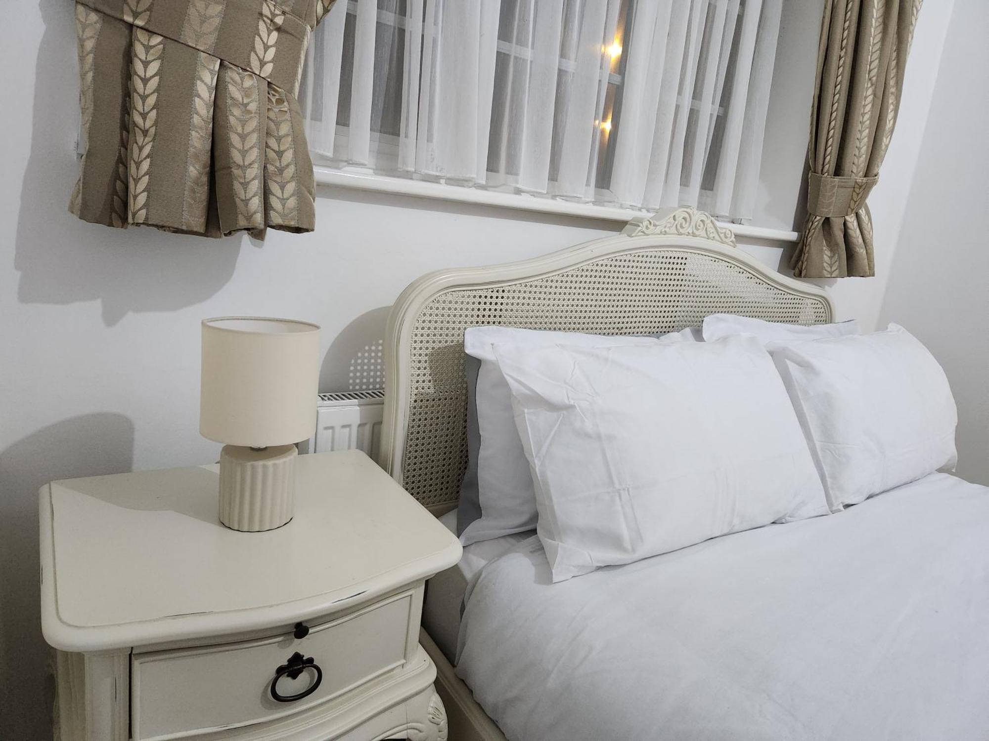 Elmdon House With 4 Spacious Bedrooms To Choose Birmingham Esterno foto