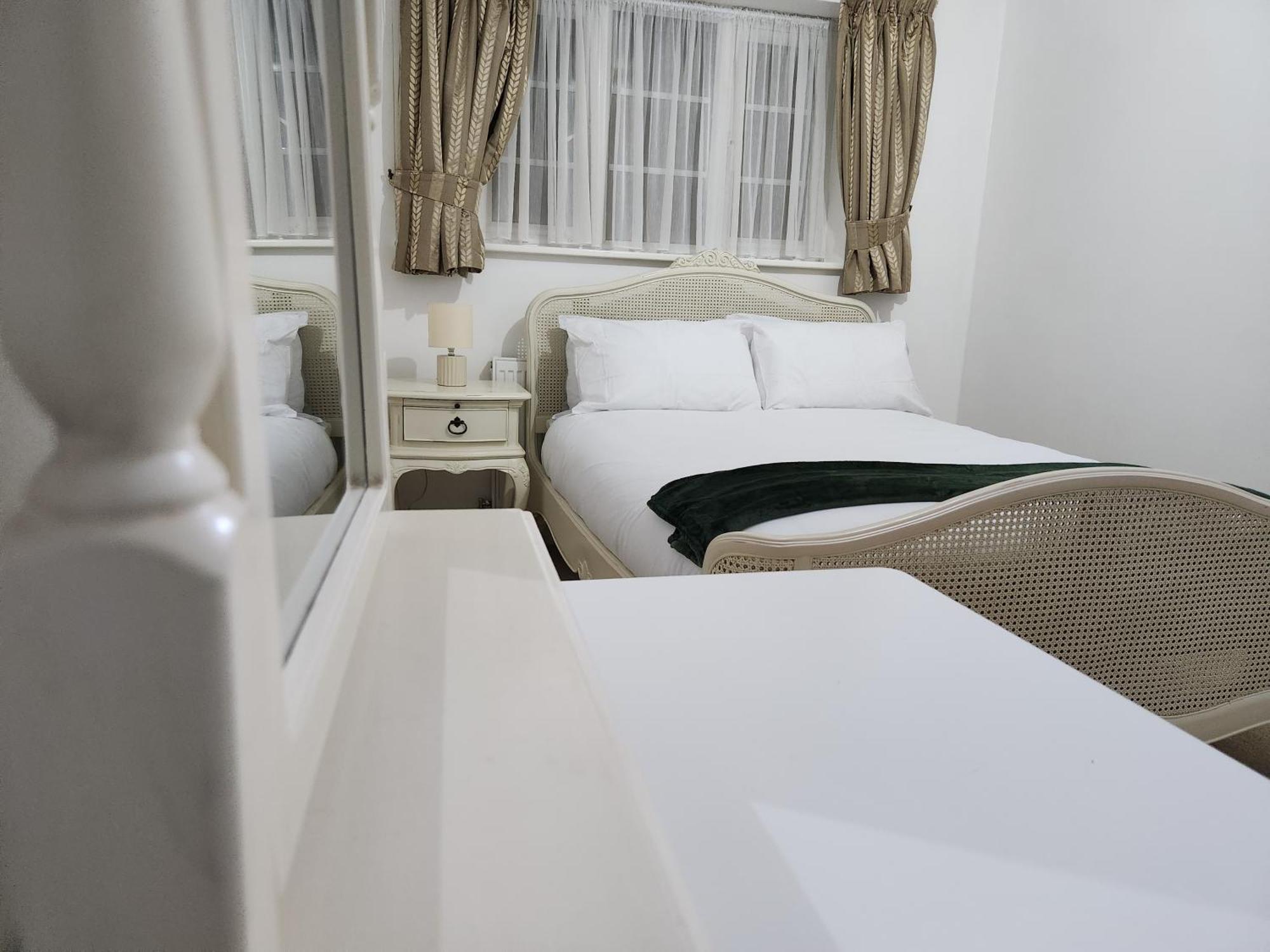 Elmdon House With 4 Spacious Bedrooms To Choose Birmingham Esterno foto