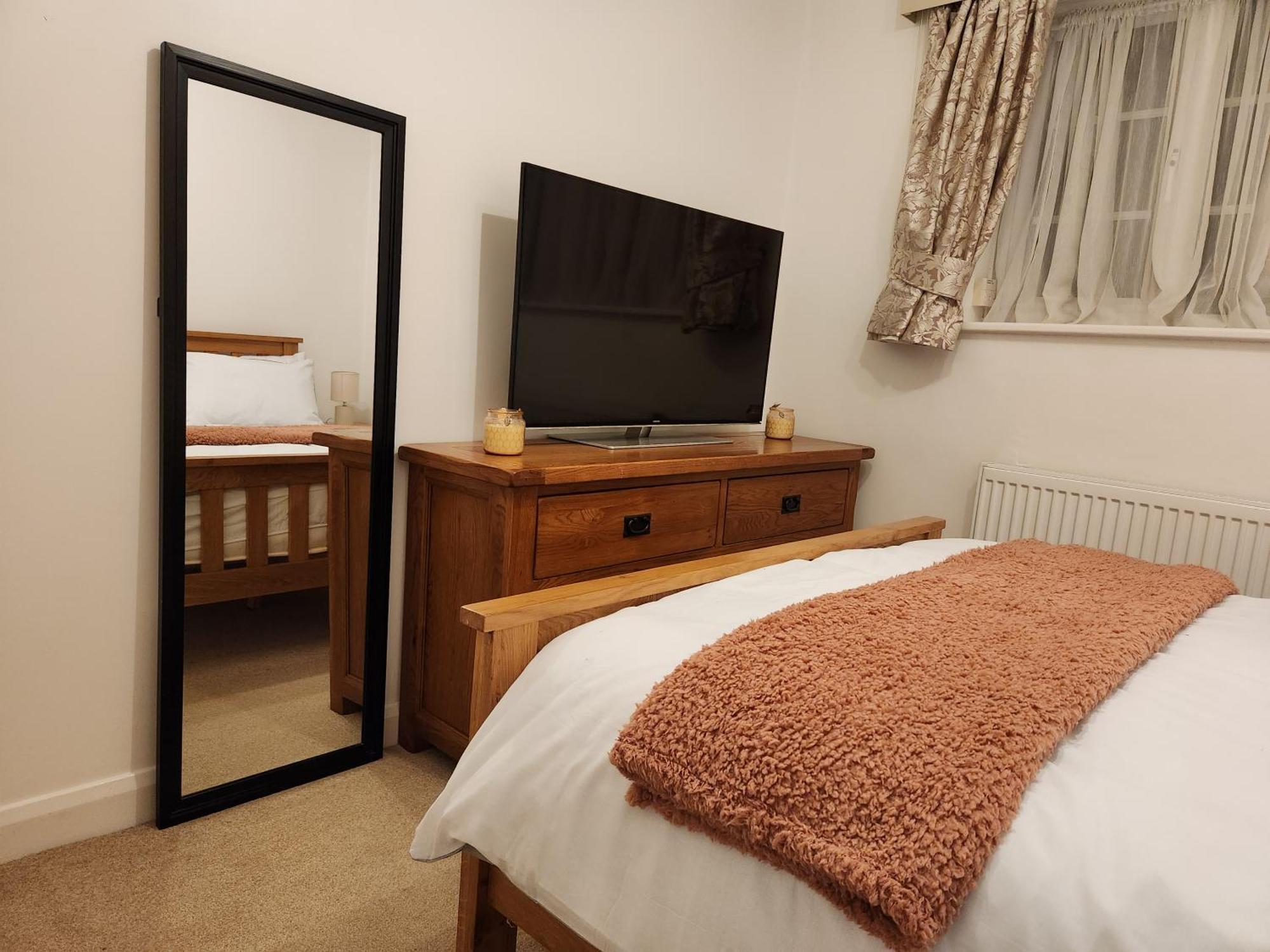 Elmdon House With 4 Spacious Bedrooms To Choose Birmingham Esterno foto