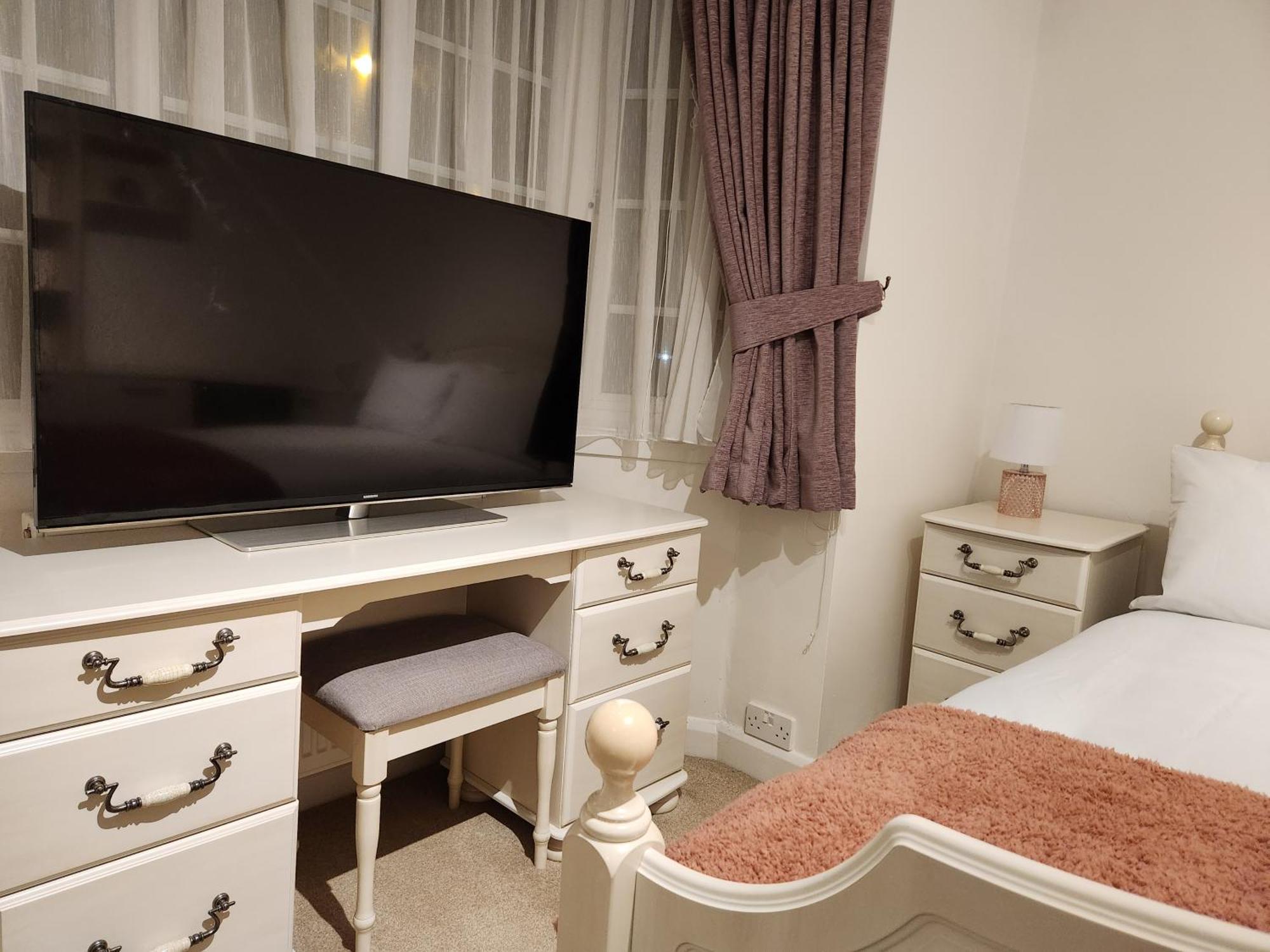 Elmdon House With 4 Spacious Bedrooms To Choose Birmingham Esterno foto